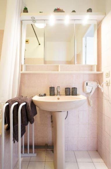 Appartement Cozy: 10/15 Min Des Champs Elysee Sartrouville Buitenkant foto