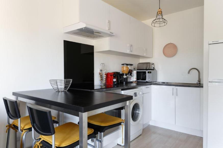 Appartement Cozy: 10/15 Min Des Champs Elysee Sartrouville Buitenkant foto